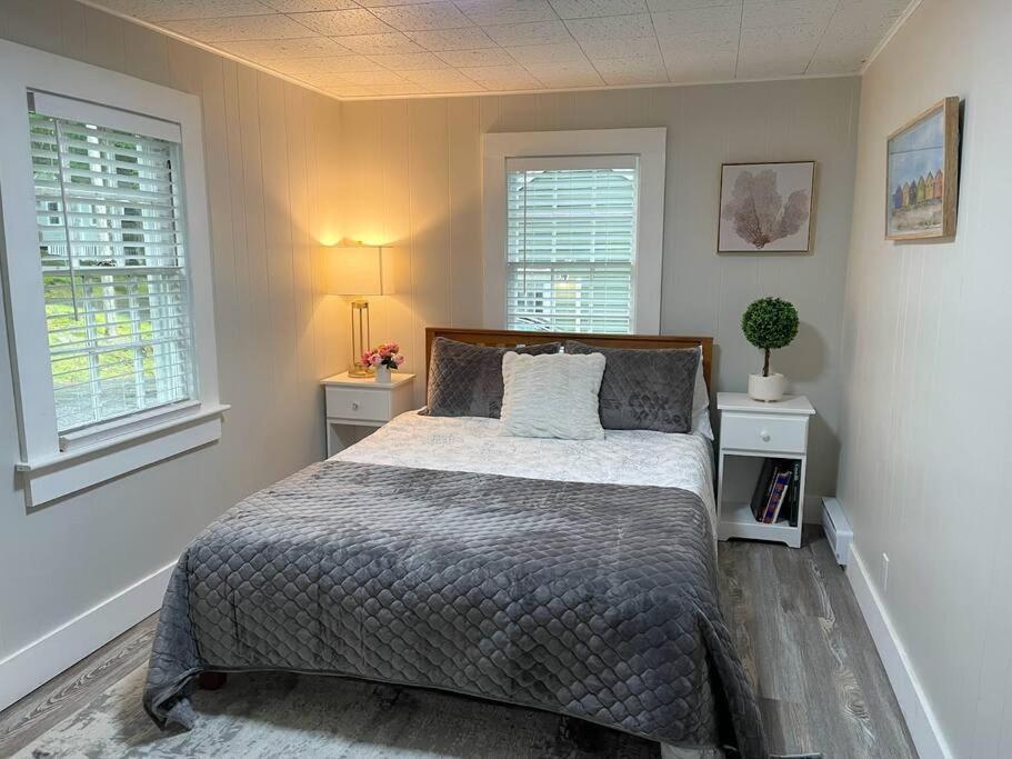 Spacious 1 Bedroom Cottage Close To Everything 3 Edgecomb Exterior photo
